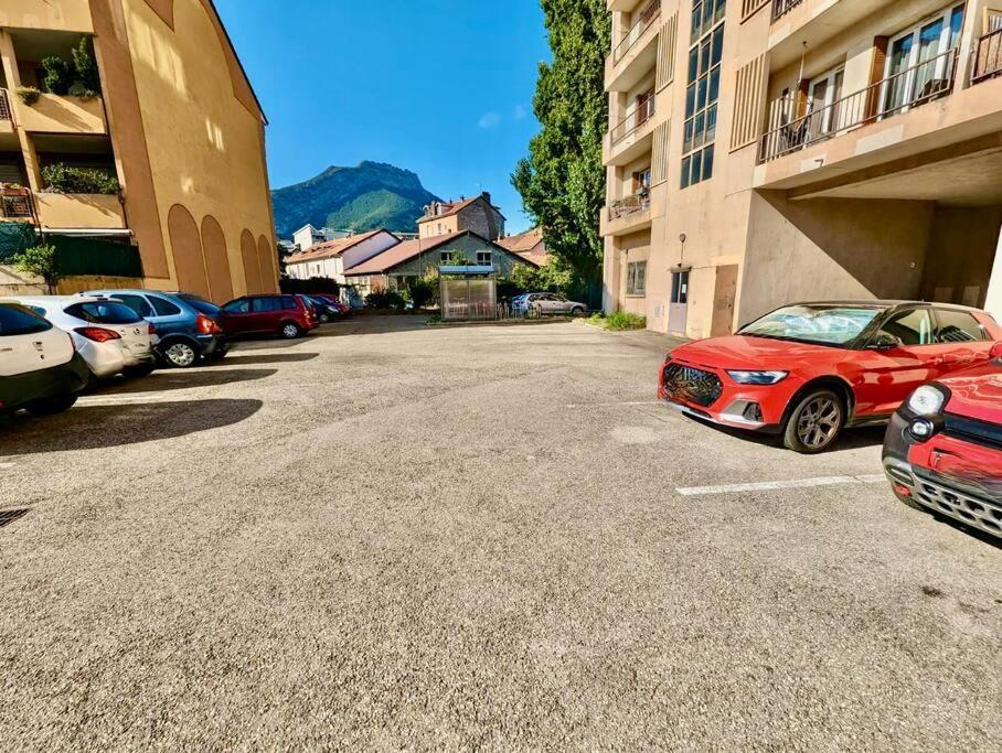 Magnifique T2 Refait A Neuf - Calme & Tout Equipe Avec Parking Grenoble Dış mekan fotoğraf